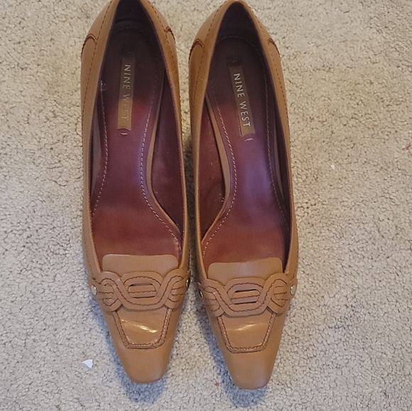 Size 9 Nine West shoes. Very soft and comfortable. - Picture 3 of 6